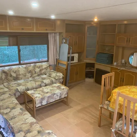 לינה וארוחת בוקר Rancho Catalan 1